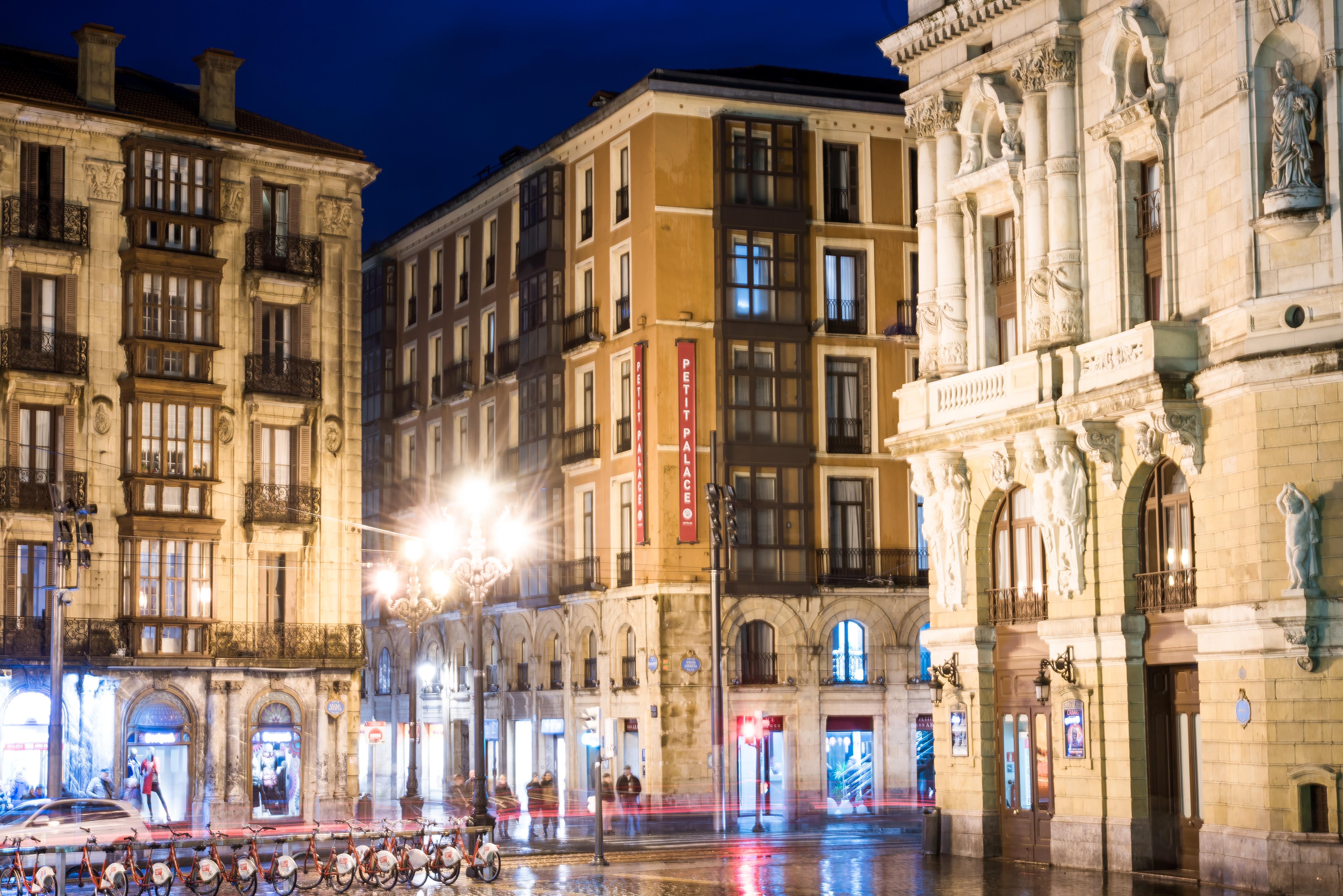 Petit Palace Arana Bilbao Hotel Bagian luar foto