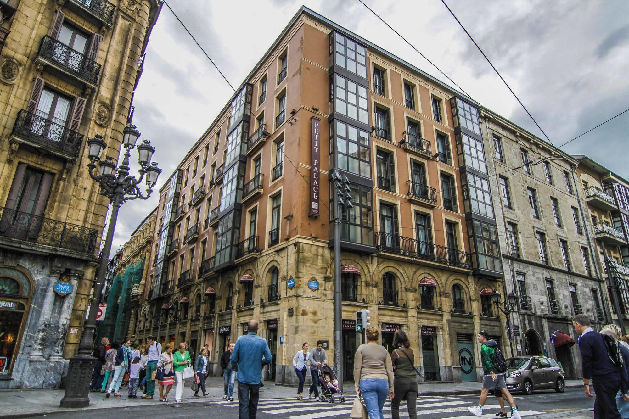 Petit Palace Arana Bilbao Bagian luar foto